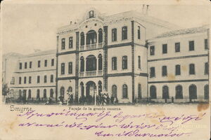 Façade de la grande caserne